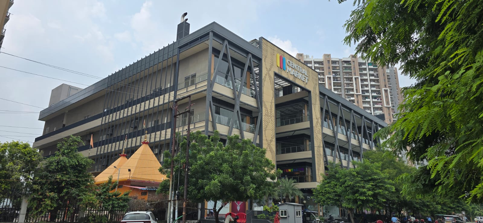 Central Market — Façade Glazing & Glass Works (View 2)
